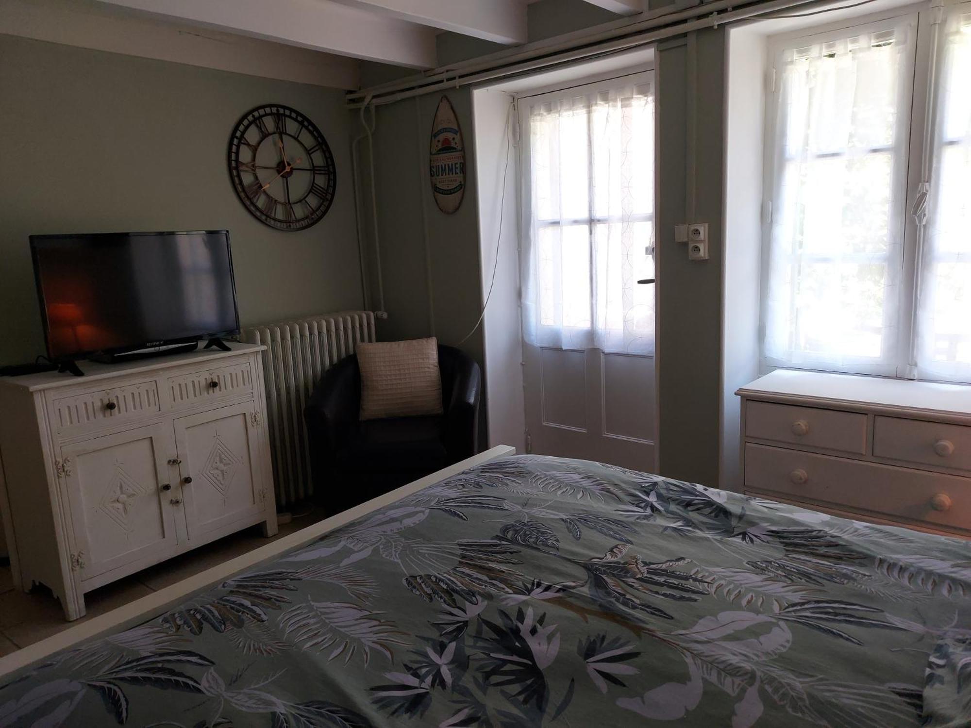 Charming Two Bedroom Gite With Beautiful Gardens Confolens Eksteriør billede