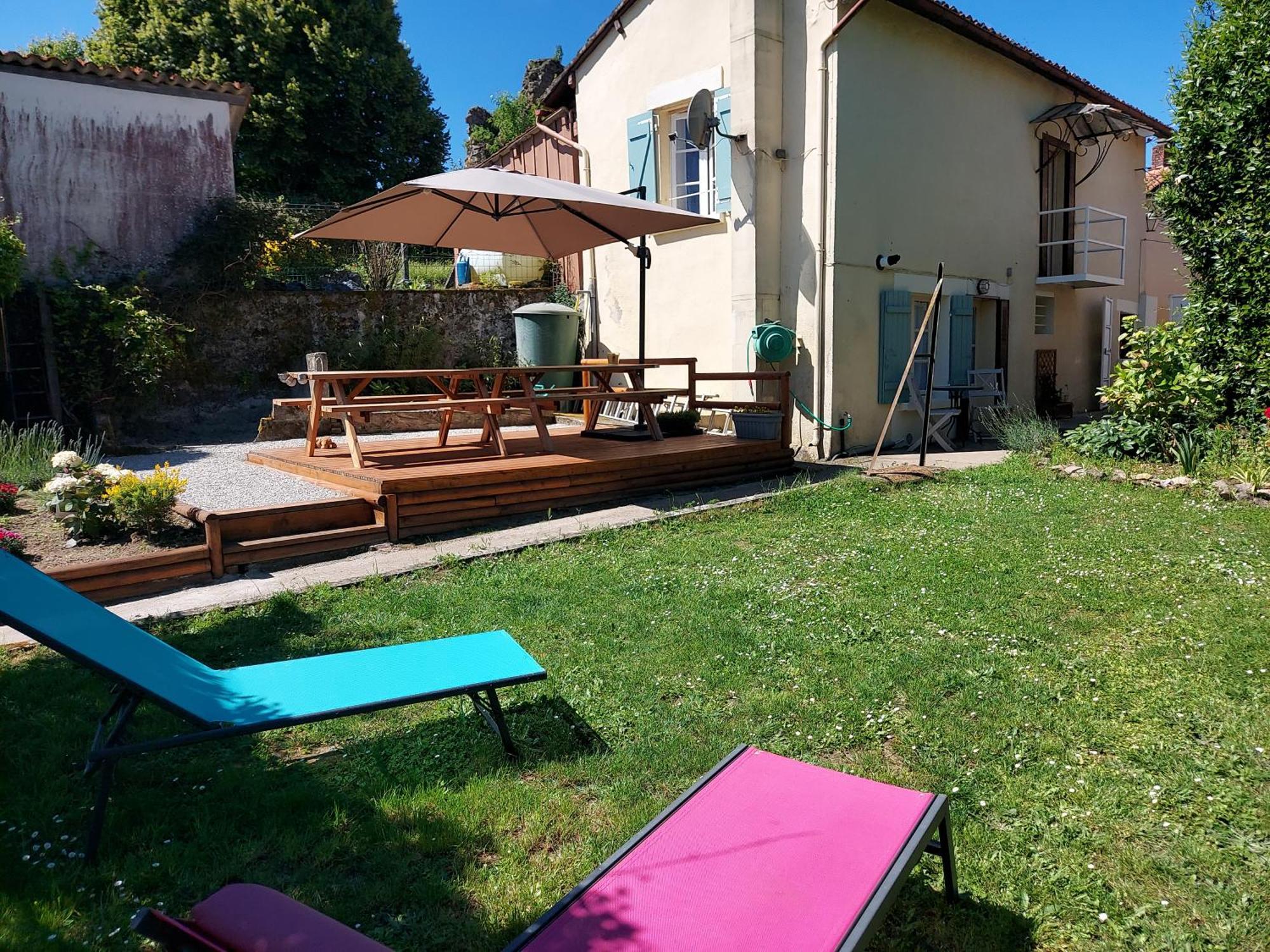 Charming Two Bedroom Gite With Beautiful Gardens Confolens Eksteriør billede