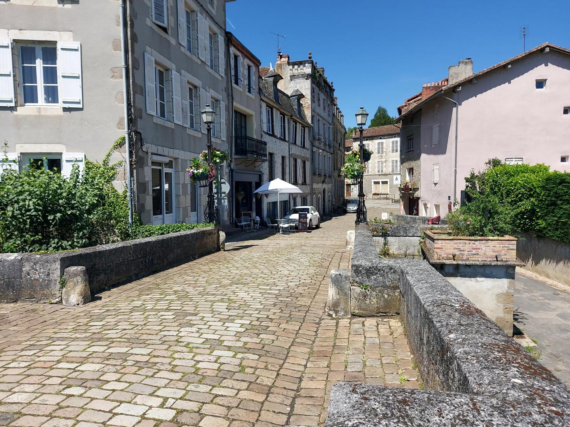 Charming Two Bedroom Gite With Beautiful Gardens Confolens Eksteriør billede