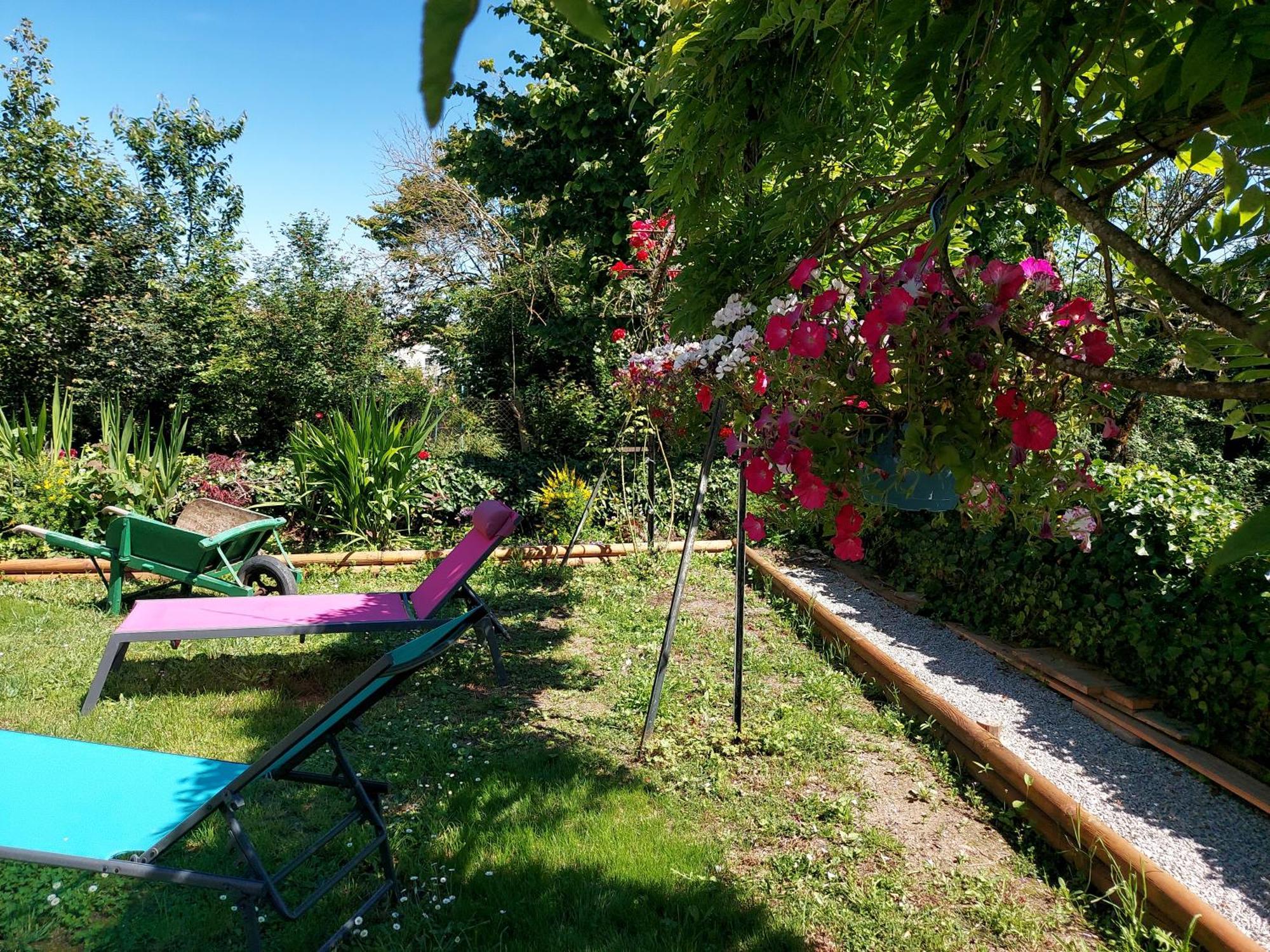 Charming Two Bedroom Gite With Beautiful Gardens Confolens Eksteriør billede