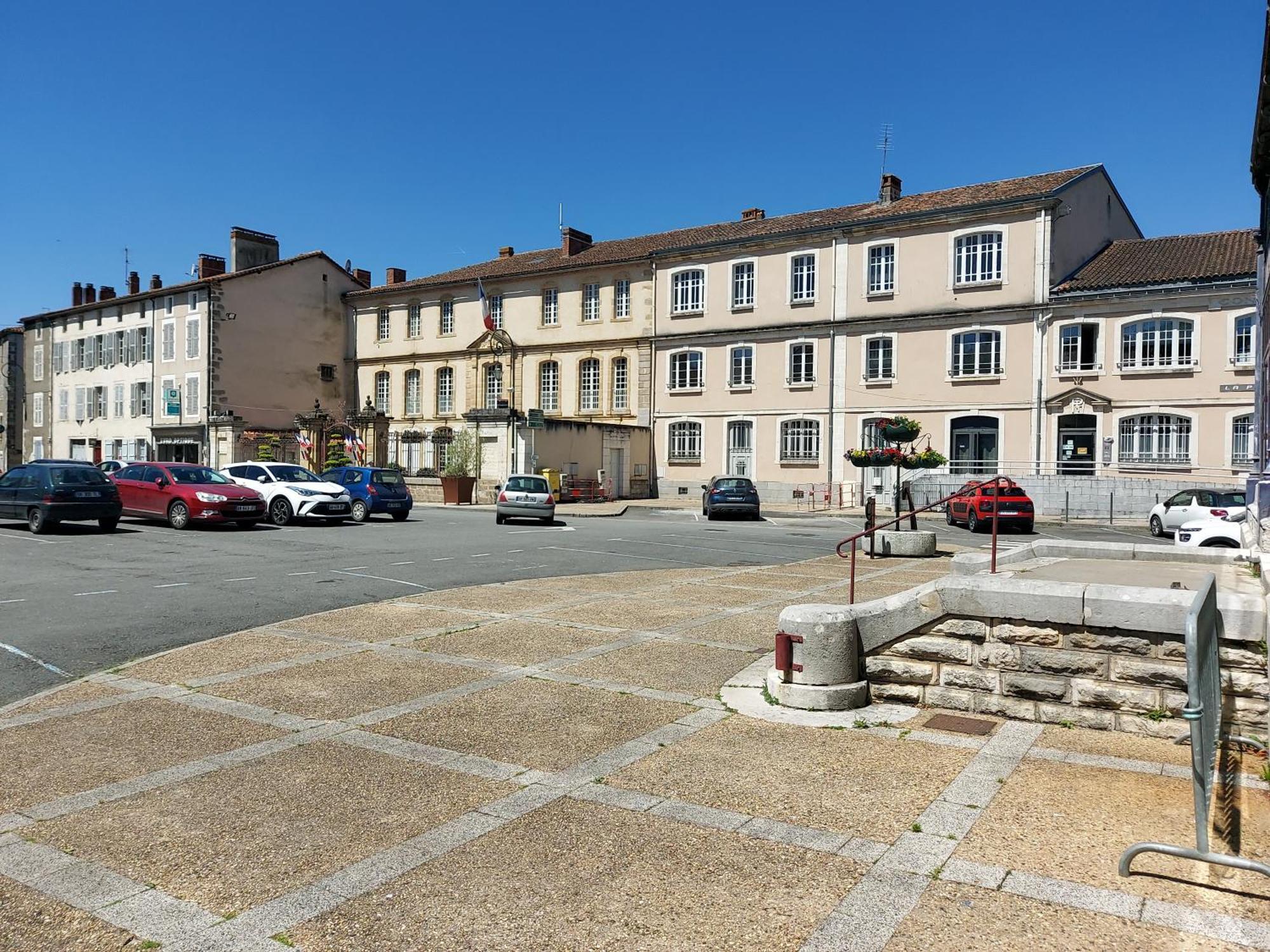Charming Two Bedroom Gite With Beautiful Gardens Confolens Eksteriør billede